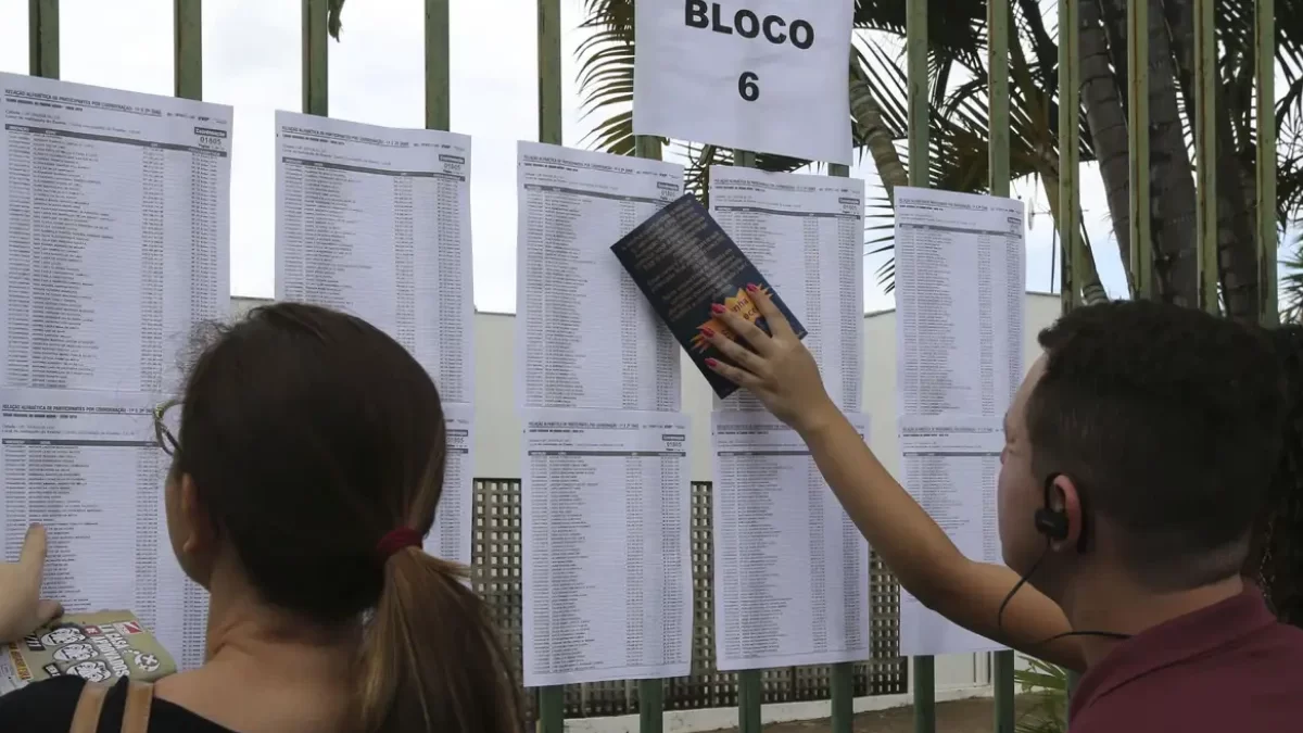 Mais de 4,3 milhões de candidatos participam hoje do Enem 2024