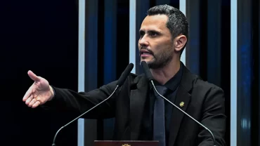 senador cleitinho