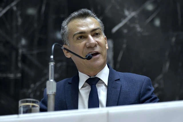 prefeito de nova serrana fábio avelar