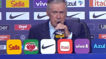 técnico Carlo Ancelotti